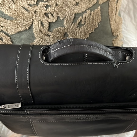 Kenneth Cole Reaction leather laptop bag - Picture 11 of 11